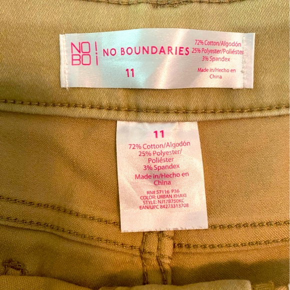 No boundaries khaki denim shorts. Size 11 Juniors. Pockets, button & zip front - Picture 2 of 5